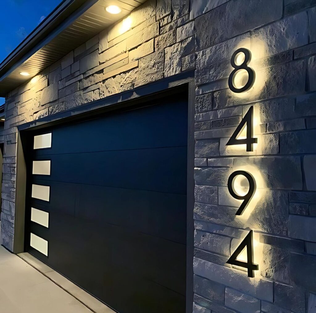 House number: Horizontal outdoor plaque